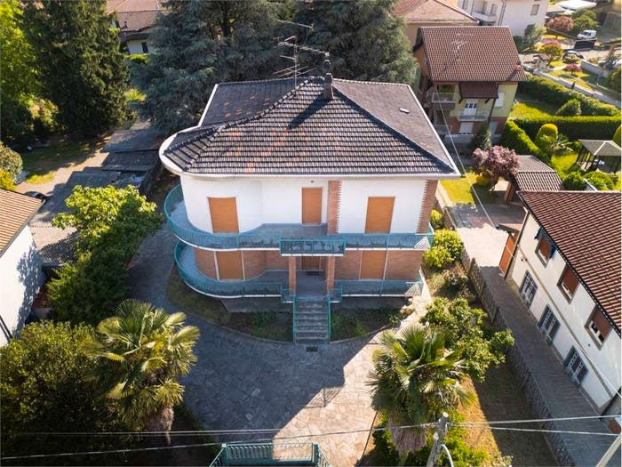 Casa con 6 locali in vendita in via A Volta, Centro, Carbonate
