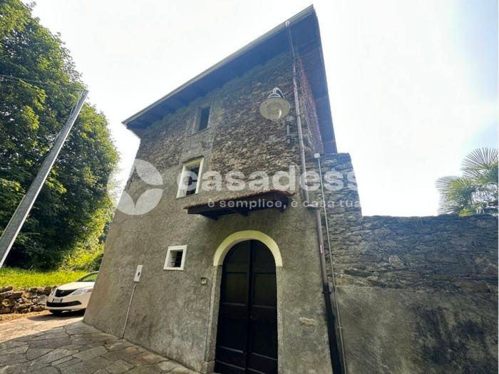 Casa con 6 locali in vendita in Piazza Fontane, Grassona, Cesara