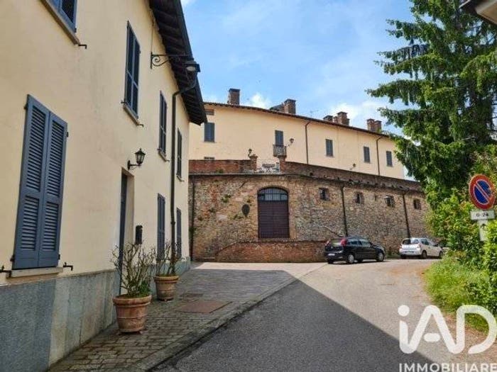 Appartamento con 6 locali in vendita in Via Castello, Centro, Castana
