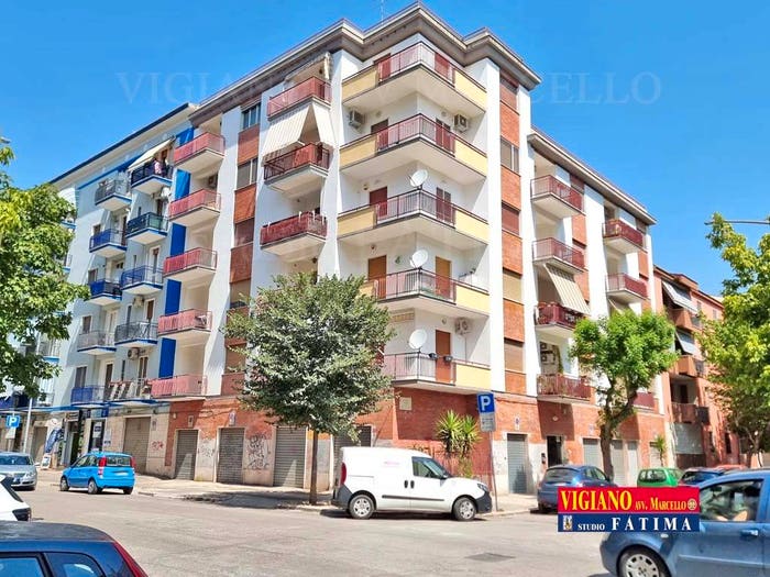 Appartamento con 5 locali in vendita in Via Emilio Perrone, Immacolata, Foggia