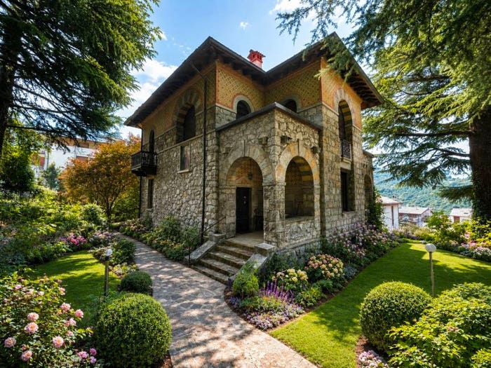 Casa con 6 locali in vendita in Via Adamello, Centro, Esino Lario