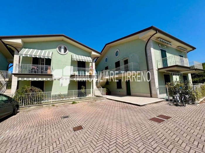 Appartamento con 6 locali in vendita in Via Pontremoli, Marina di Massa Centro, Massa