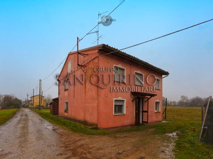 Casa con 6 locali in vendita in Via Giardino, Centro, Rolo
