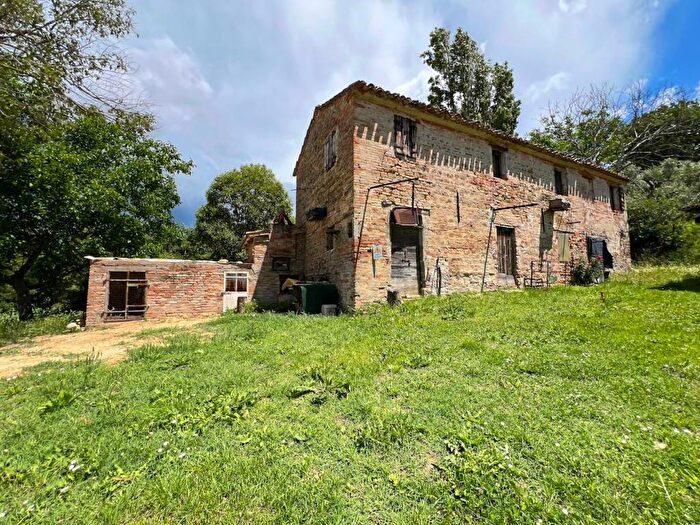 Casa con 6 locali in vendita in Via Montali, Montelabbate