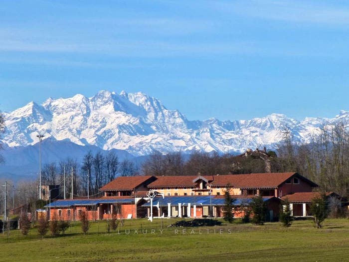 Casa con 6 locali in vendita in Agrate Conturbia