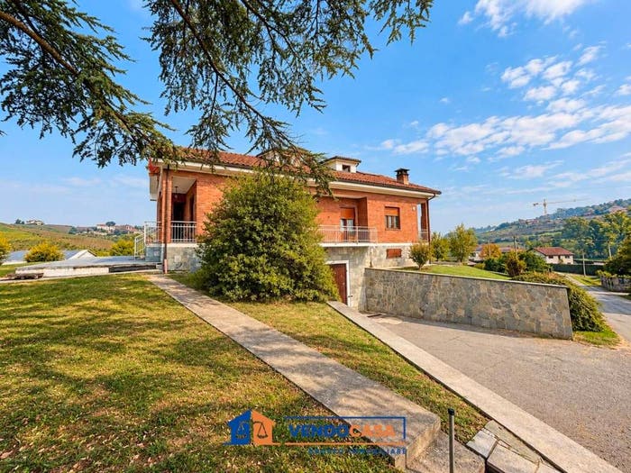 Casa con 6 locali in vendita in Strada Scrimaglio, Nizza Monferrato