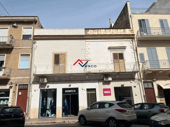 Appartamento con 5 locali in vendita in Corso Vi Aprile No Number, Centro, Alcamo