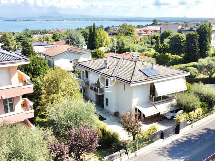 Casa con 6 locali in vendita in Via Dante Alighieri, Desenzano Centro, Desenzano del Garda