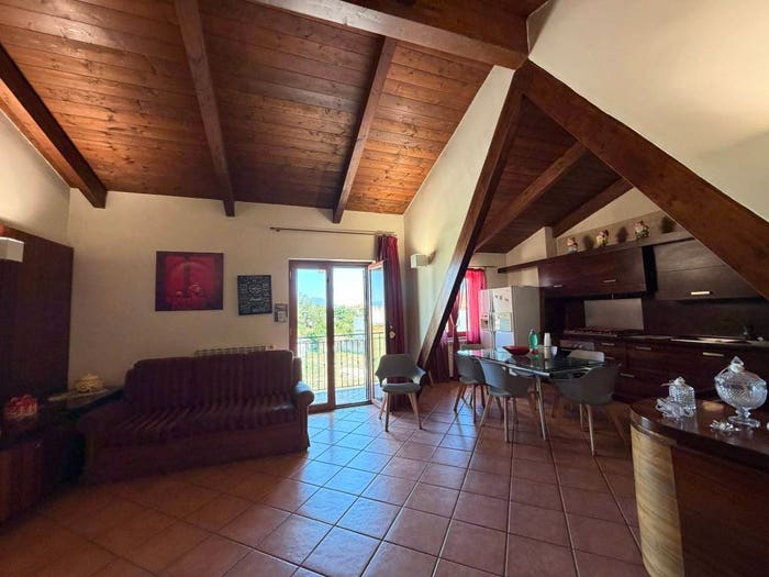 Appartamento con 6 locali in vendita in Via Ugo Foscolo, Madonna delle Grazie, Giugliano in Campania