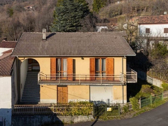 Casa quadrilocale in vendita in Frazione Forotondo, Fabbrica Curone