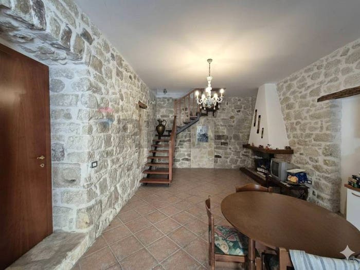 Casa quadrilocale in vendita in Via Garibaldi, Centro, Gessopalena