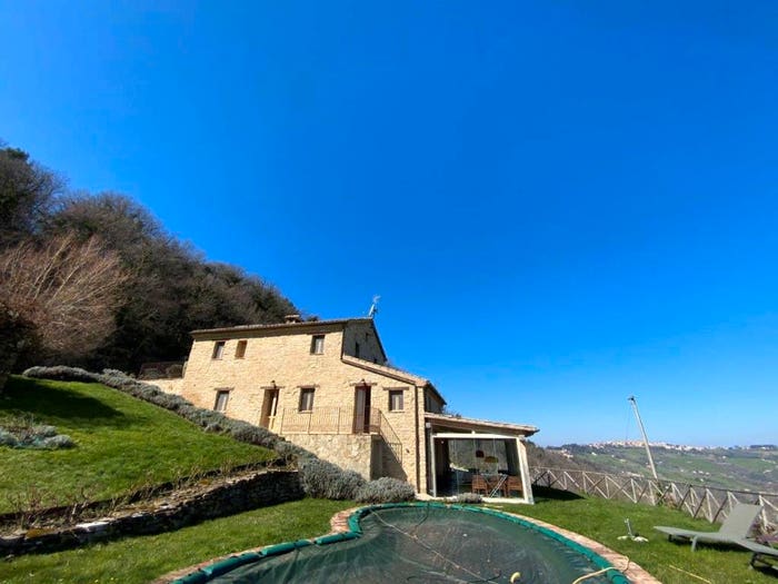 Casa con 5 locali in vendita in Cupramontana