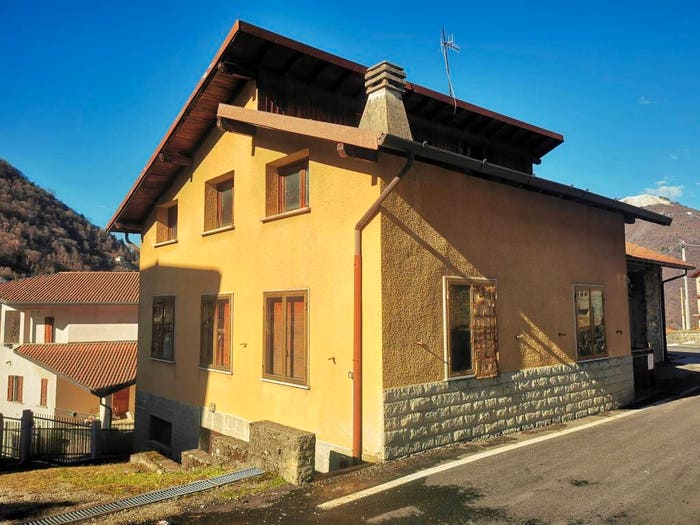Casa con 6 locali in vendita in Via Roma, Occagno, Schignano