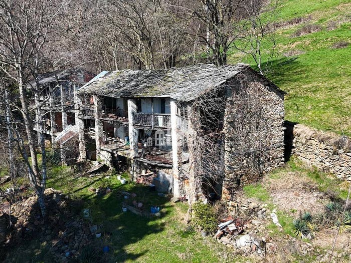 Casa con 6 locali in vendita in via Strole, Strole, Chiesanuova