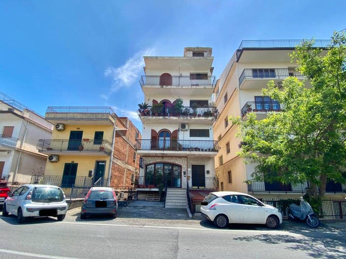 Appartamento trilocale in vendita in Via Consolare Valeria, Centro, GiardiniNaxos