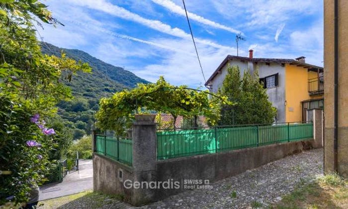 Casa bilocale in vendita in Via Sant'Elisabetta, Due Cossani, Dumenza