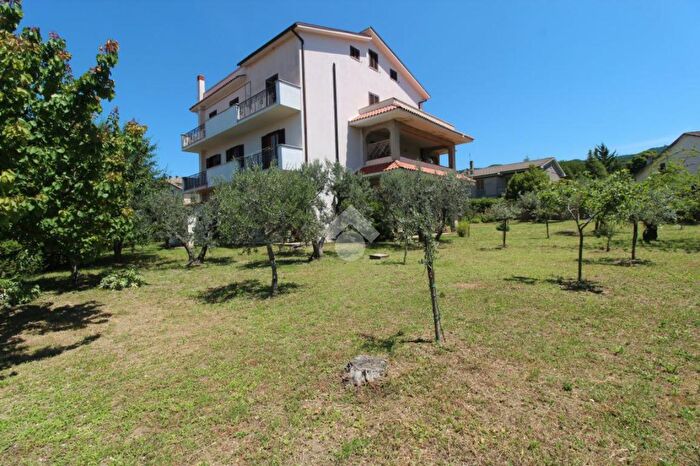 Casa con 8 locali in vendita in Via Terenzio Varrone, Poggio Moiano