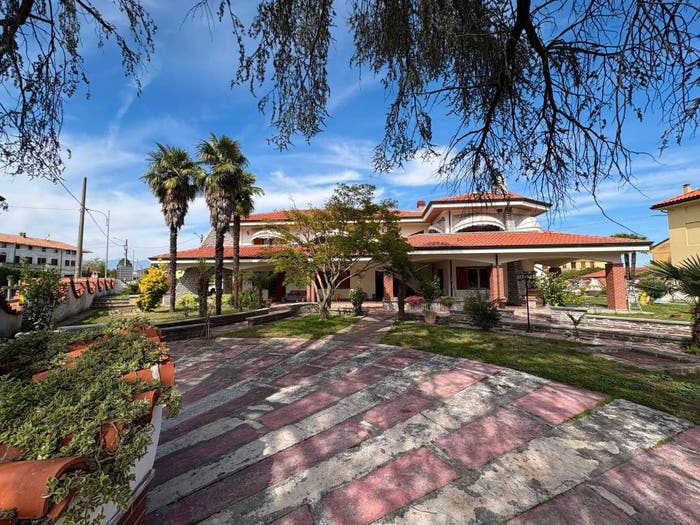 Casa con 6 locali in vendita in Via Lago, Centro, Alice Castello