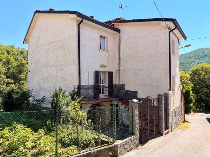 Casa con 6 locali in vendita in Via del Forno, Frazione Mursecco, Garessio