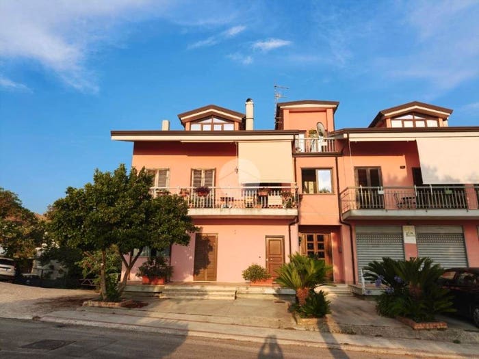 Appartamento trilocale in vendita in Via Aldo Moro, Prignano Cilento