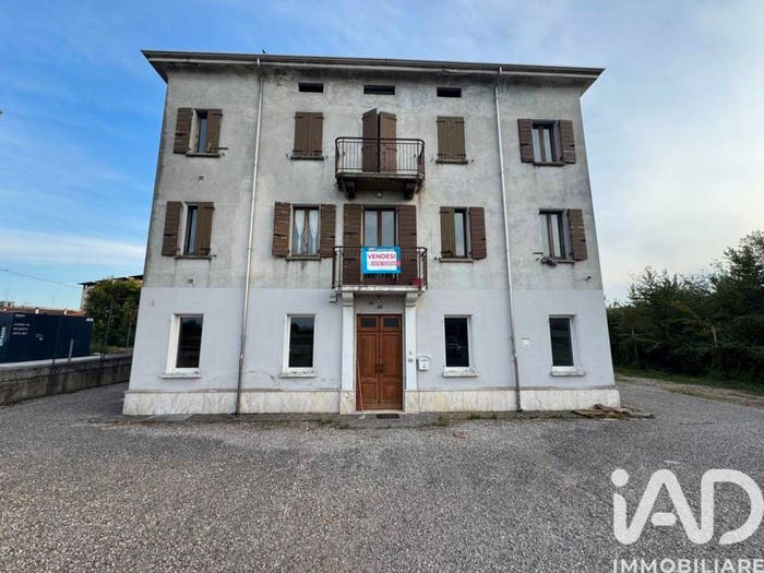 Casa quadrilocale in vendita in Via VIA LEGNAGO, Centro, Mantova