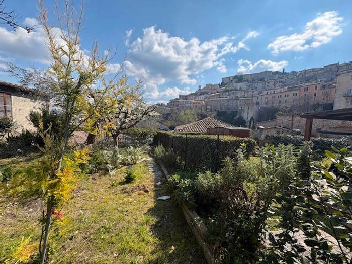 Appartamento con 6 locali in vendita in Via dell'Aurora, Centro, Narni