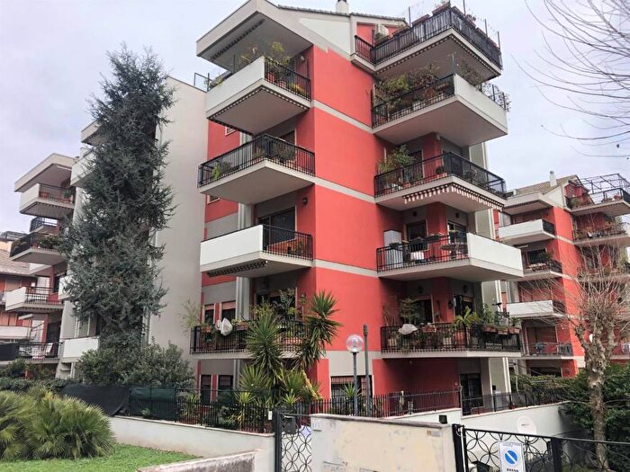 Appartamento trilocale in vendita in Via della Divisione Torino, Cecchignola Giuliano Dalmata, Roma