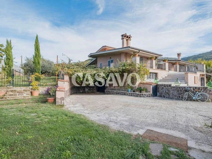 Casa con 6 locali in vendita in Via dell'Acqua a Monte, Poli