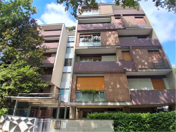 Appartamento con 5 locali in vendita in VIALE VITTORIO VENETO, Centro Storico, Modena