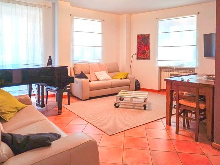 Casa con 6 locali in vendita in Via San Giuliano, Centro, Barbania