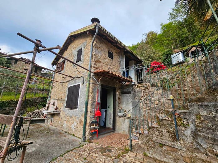 Casa bilocale in vendita in Frazione Ombriaco, Centro, Bellano