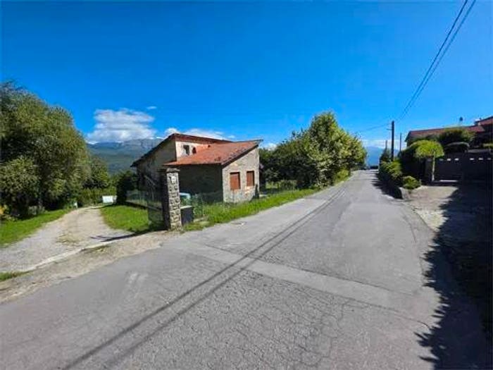 Casa con 6 locali in vendita in Via Don Fiorani No Number, Casatico, Camporgiano