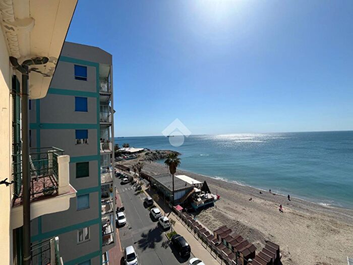 Appartamento con 5 locali in vendita in Via Domenico Cimarosa, Savona