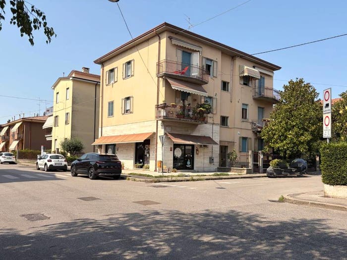 Appartamento con 6 locali in vendita in Via Paglia, Santa Lucia Golosine, Verona