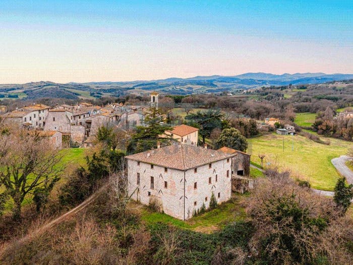 Casa con 6 locali in vendita in Strada Provinciale di Mezzanelli, Massa Martana