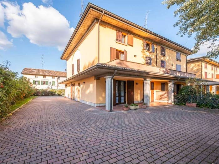 Casa con 6 locali in vendita in via Castelli, Centro, Rio Saliceto