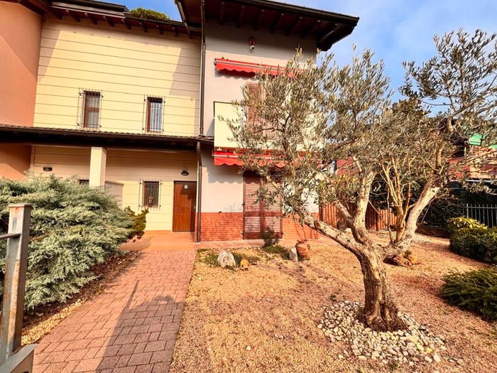 Casa trilocale in vendita in Via Antonio Pagani, Ospedaletto Lodigiano