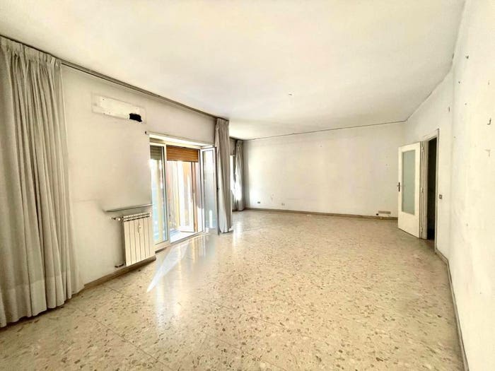 Appartamento quadrilocale in vendita in Via Giulio Palermo, Rione Alto, Napoli