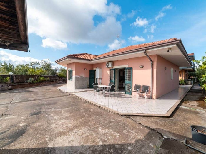 Appartamento con 5 locali in vendita in Via Santa Spera, Centro, Mascalucia