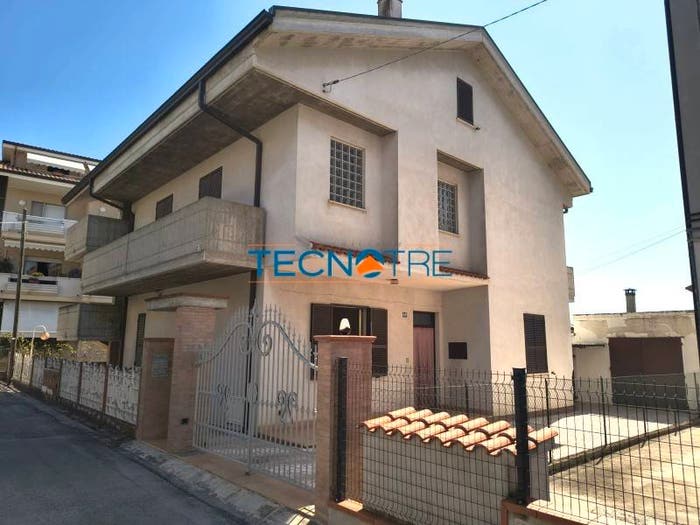 Casa con 6 locali in vendita in Via Enrico Fermi, Centro, Giulianova