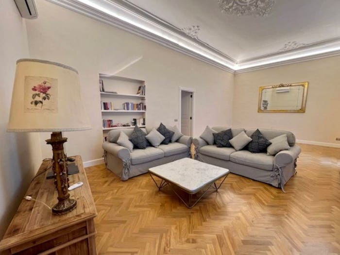 Appartamento con 6 locali in vendita in Via Giuseppe Garibaldi, Centro Storico, Catania