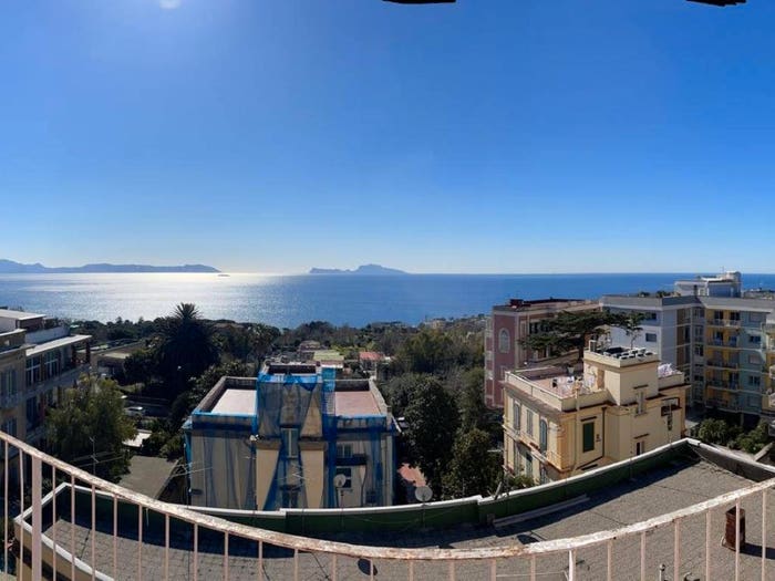 Appartamento con 6 locali in vendita in Via Nicola Ricciardi, Posillipo, Napoli