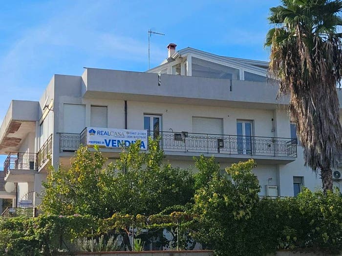 Appartamento con 5 locali in vendita in Via Francesco Cilea, Martelli, Satriano