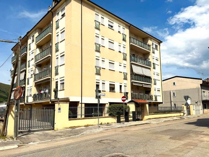 Appartamento con 5 locali in vendita in VIA DELLE OLIMPIADI, Centro, Avezzano