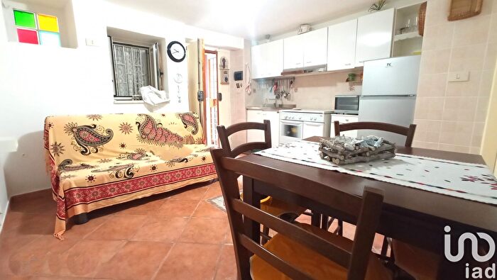 Casa con 5 locali in vendita in Via Indipendenza, Longobardi