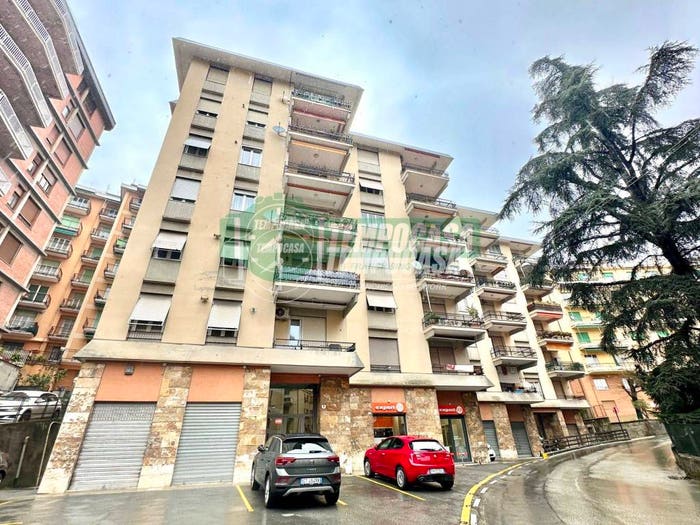 Appartamento con 5 locali in vendita in Via Gian Pietro Sery, Sestri Ponente, Genova