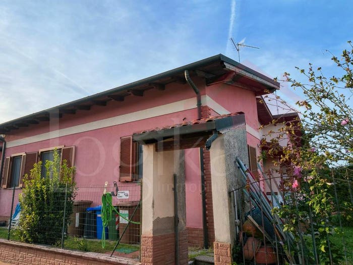 Casa trilocale in vendita in Via Manzoni, Centro, Vellezzo Bellini