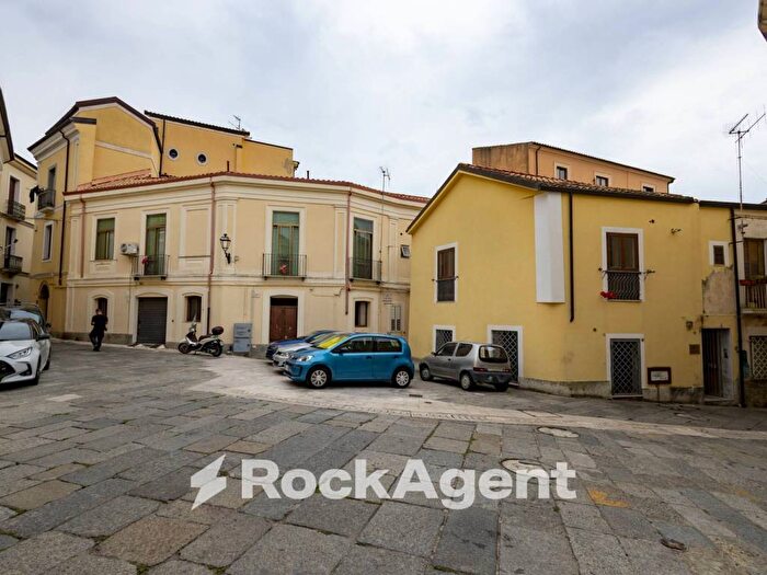 Appartamento trilocale in vendita in Vicoletto Santa Maria di Mezzogiorno, Centro Storico, Catanzaro