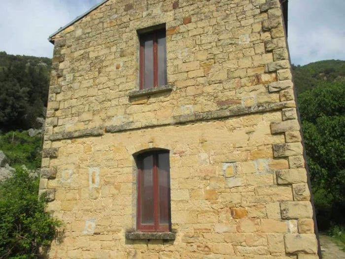 Casa quadrilocale in vendita in Strada Provinciale di Pietrapertosa, Pietrapertosa