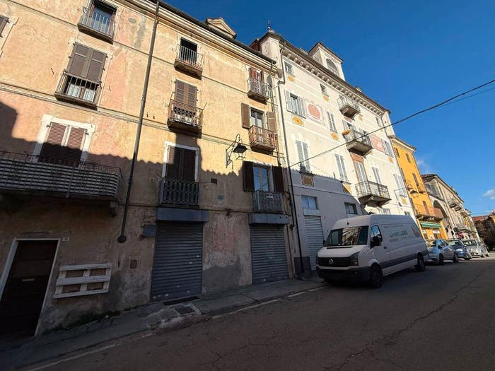 Appartamento quadrilocale in vendita in Piazza Pinelli, Centro, Cuorgnè